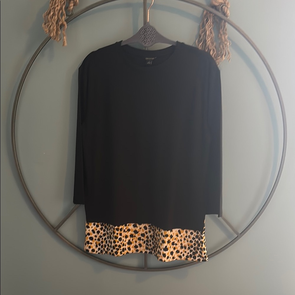 Ann Taylor Black and Tan Boxy Long Sleeve Tee